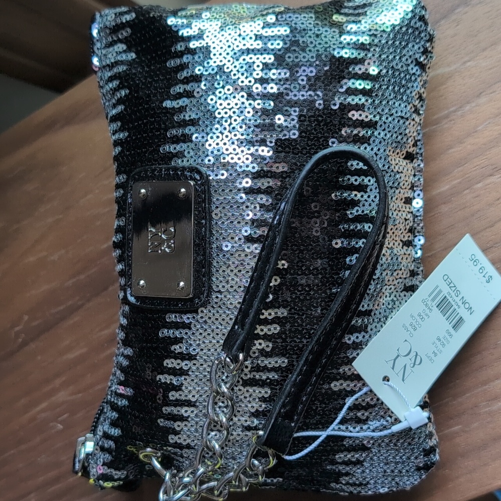 NWT New York & Co. Black and Silver Sequin Clutch **Final Price** - Picture 14 of 15